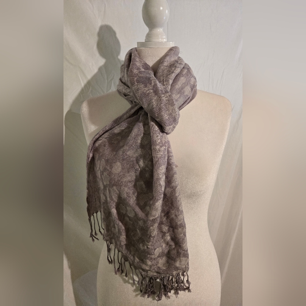 Elegant Gray Animal Print Patterned Scarf